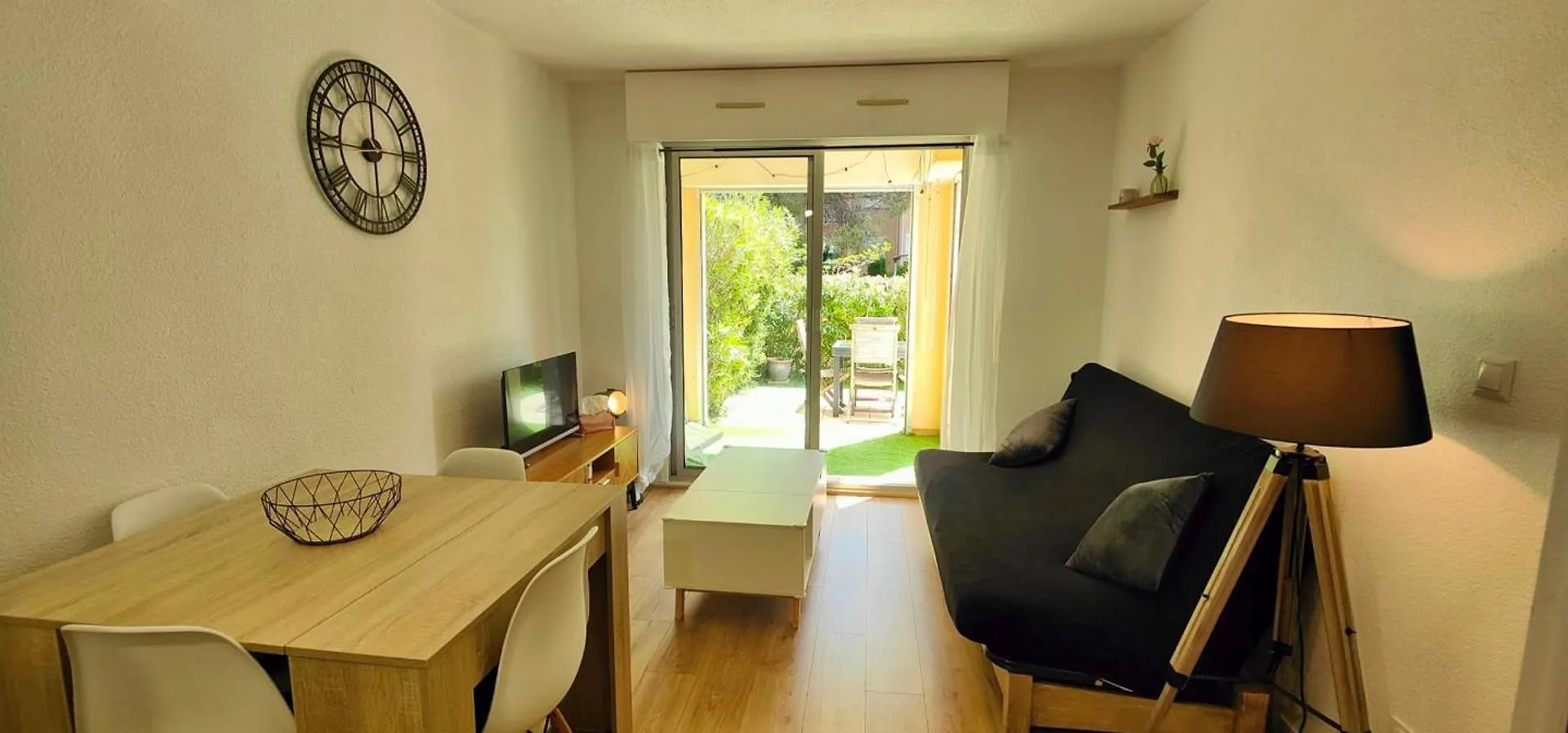 Beautiful Apartment Near The Roman Theatre Frejus 0*,  France